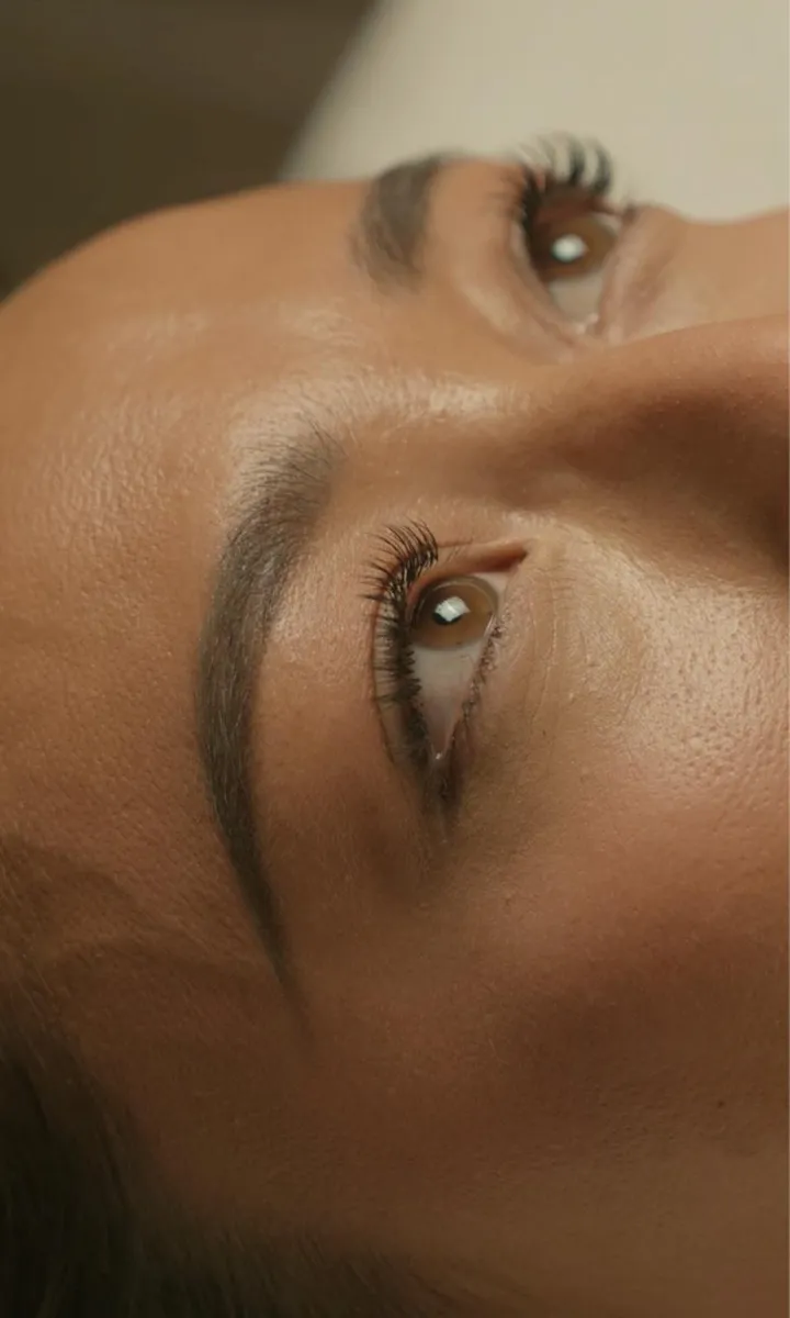 Extension de cils et regard naturel sublimé, institut de beauté du regard Paris
